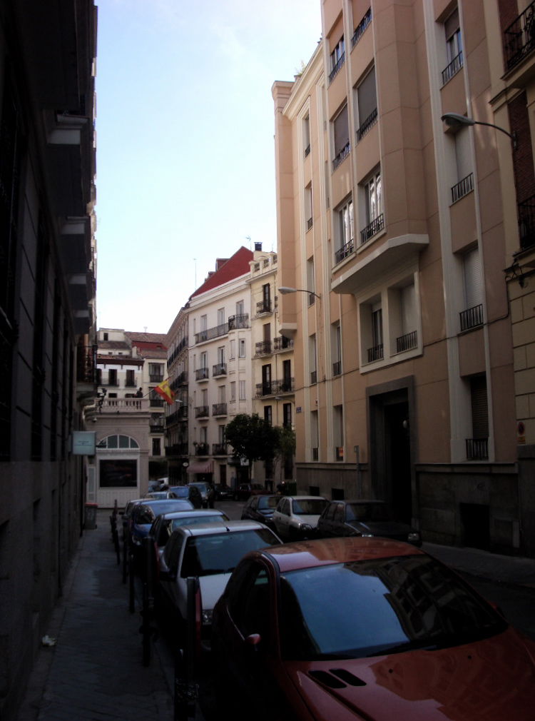 A typical sidestreet in Madrid, between Gran Via and Chueca.