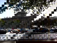 The Plaza de la Independencia near Parque Del Retiro, similar to the Arc de Triumphe in Paris I suppose...another war time arch. Not really accessible by foot.