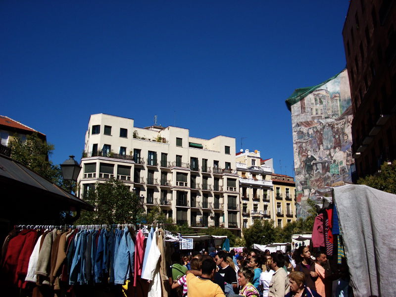 Today was my first visit to the famed Rastro, one of, if not the biggest, open air markets in the world. Set up along the streets, vendors set up tents that seem to sprawl on forever in every direction. 
UPDATE: My photo was selected to be included in Schmap Madrid Guide! Can be found here: <a href="http://www.schmap.com/madrid/events_lalatina/#r=none&amp;mapview=Map&amp;tab=Places&amp;p=28273&amp;topleft=40.4156,-3.71206&amp;bottomright=40.4078,-3.70607&amp;i=28273_2.jpg">www.schmap.com/madrid/events_lalatina/#r=none&amp;mapview...</a>