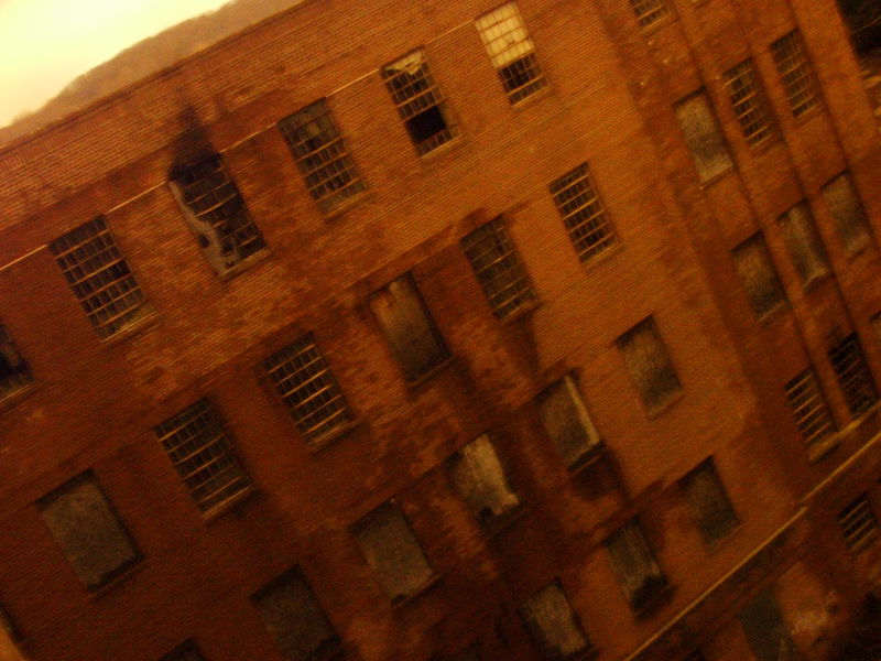 Building face, from roof. Can't really keep the camera steady for 15 seconds, so it's a bit blurry.