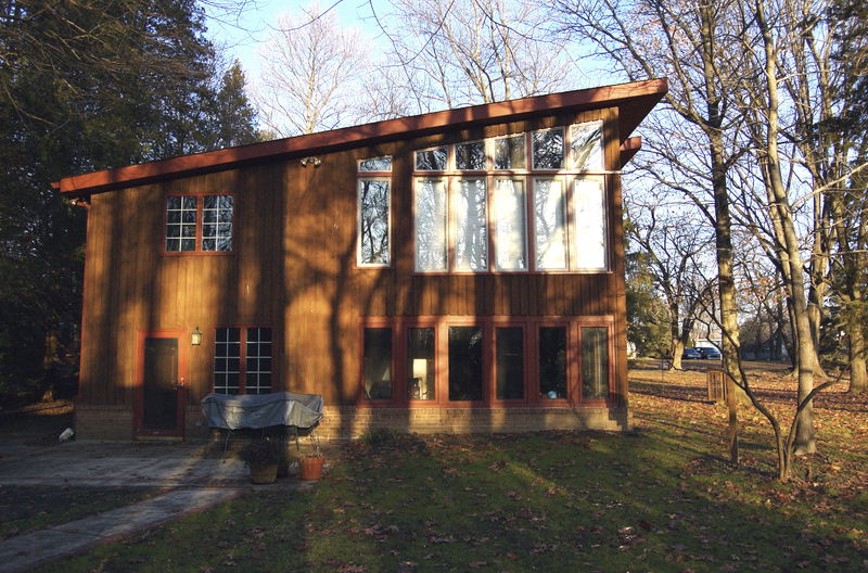 Now I know something is screwy. Flickr seems to be whitening and de-saturating my photos when I upload them. This particular picture has lots most of it's oranges and reds, which were some of the main reasons I liked this picture in the first place. Grrr... <b>Update</b>: I looked at the flickr bug forum for this and I'm not the only one with this problem: <a href="http://flickr.com/forums/bugs/5520/#reply82856">flickr.com/forums/bugs/5520/#reply82856</a>.